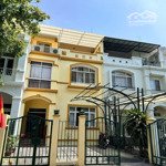 Bán biệt thự liền kề khu compound hưng thái - phú mỹ hưng, q7. dt: 7x18m, giá bán 27,5 tỷ.