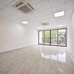 Cho thuê gấp văn phòng him lam kênh tẻ. giá 55 triệu, dt 550m2