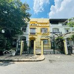 định cư cần bán villa hưng thái, phú mỹ hưng, q.7. 7x18m, 27.5 tỷ lh:0938602838 nhân