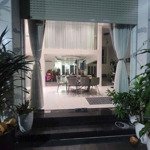 Cho thuê nhà hxh 456/ cao thắng q10 ngang 15m full nội thất