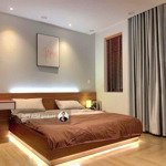 Bán nhà 3 tầng, 89m2 ngang 4.5m, full nt, đường xe hơi, gần phạm văn đồng. 8 tỷ 8 tl