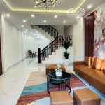 Bán nhà 40m2 đường bát khối, long biên đủ 4 ngủ, ô tô đỗ cửa giá chỉ 4.6 tỷ