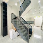 Cần bán gấp nhà 1 trệt 2 lầu, 55m2 4pn - 3wc, nội thất đầy đủ, sổ hồng hoàn công, giá chỉ 5 tỷ 3 tl