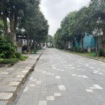 Chủ nhà đi định cư úc bán gấp căn biệt thự đảo ecopark 480m2 xây 3 tầng thô giá 98tỷ800 có sổ đỏ
