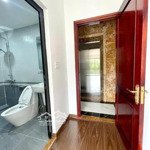 Bán gấp nhà riêng hoàng quốc việt, 6 tầng, thang máy, 9 tỷ, 35m2, 4 phòng ngủ 4 vệ sinh cầu giấy, hà nội