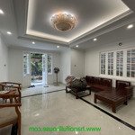 Bán căn nhà 160m2 x 5 tầng, xe hơi tránh nhau, vị trí đắc địa, sổ đỏ cc