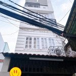 Nhà đẹp một bước ra mặt tiền đường tôn đản .