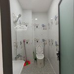 Cho thuê phòng cửa sổ có máy lạnh, wc bếp riêng biệt ở quận 6. chỉ 3tr8