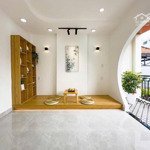 Nhà mới đẹp giá tốt ngay tt phú nhuận, trần khắc chân, chỉ nhỉnh 5 tỷ, 54m2, bao sổ, full nội thất