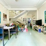Bán nhà ngang hơn 5m 4 tầng khu vip lê văn sỹ quận 3