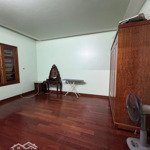 Bán nhà mặt đường chợ hàng gần bốt tròn- full nội thất gỗ lim - 128m2 - 12,9 tỷ