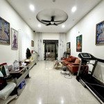 Bán rẻ nhà quận phú nhuận , đường huỳnh văn bánh. nhà 3 tầng , 4x18m. giá 12,4 tỷ thương lượng