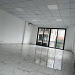 Chính chủ cho thuê vp 95m2 lô góc view cực thoáng mặt phố dịch vọng khúc thừa dụ chỉ 14 triệu/th