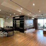 Bán căn hộ vip giá tốt tầng cao 182m2, view sân golf nhà siêu đẹp