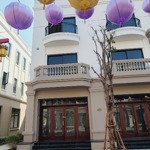 E xuân bán căn sẻ khe 5 tầng trục thông công viên lớn víp nhất dự án,vị trí đẹp nhất dự án,giá4t850