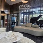 Bán gấp căn 2pn m2- metropolis giá 13 tỷ, view hồ kim mã, tầng trung đẹp. lh:0933218388