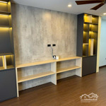 Bán nhà lò đúc, diện tích 40m2, 5 tầng, giá 8.8 tỷ, nhà đẹp ở ngay, ô tô đỗ cửa, gần mặt phố