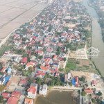 Nhỉnh 600tr, 2 mặt tiền, view sông, oto đỗ cửa. cách hồ quan sơn vài chục bước chân