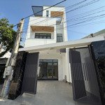 Bán nhà phường phú lợi gần vòng xoay hiệp thành 3, nhà 1 trệt 2 lầu, 3pn 4wc, sân oto