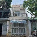 Bán gấp nhà chợ đệm bình chánh. 1 trệt 2 lầu giá 820 triệu