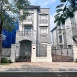 Bán biệt thự đơn lập m4 - 12 view hồ sen súng giá tốt - vinhomes grand park quận 9