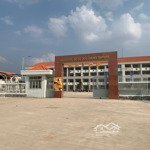 Bán nhà hai mặt tiền đối diện cổng bệnh viện, gần trường học. giá bán: 6 tỷ 300 triệu
