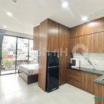 Chdv sang trọng tách bếp - chỉ tính điện nước - rộng 30m2, bancol mặt tiền hùng vương q5