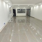 Cho thuê vp 80m2, gần trần não, thang máy p. ak q. 2