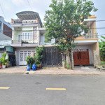 Cần bán nhà lầu thành phố dĩ an