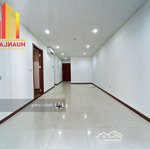 Cho thuê căn hộ 2pn - 87m2 nội thất cơ bản tại hà đô centrosa, q10, hướng đông nam mát mẻ quanh năm