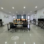 Văn phòng công ty 7x20m, ngăn sẵn 02 phòng ,hầm xe chung vạn phúc city