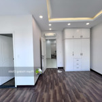 Cho thuê nhà phố view hồ đường 25m full nội thất mới sơn đẹp giá bán 32 triệuiệu thương lượng liên hệ: 0935498286