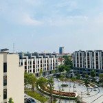 Chính chủ bán căn hộ diện tích 80m2, 2 ngủ 2 vệ sinh, ban công hướng mát. lh 0335024995 em diệu