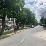 Nhà hot tân kiểng quận 7 dt: 4x18, 1trệt, 3 lầu,thang máy. đặc biệt full nội thất hiện đại.