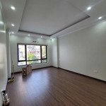 Siêu phẩm quận long biên - nguyễn văn cừ, thang máy, oto đỗ cổng, 41m2 x 6 tầng, mua là thắng