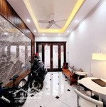 Tiền ít vẫn hít được nhà sang bán nhà 5t đức giang, phân lô ô tô tránh. dt 32 m2 - mt 3,7m - 5,5 tỷ