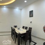 Bán gấp nhà mặt tiền đường 2 tháng 4 nha trang giá cực tốt