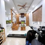 Mặt ngõ phạm văn đồng, bắc từ liêm, lô góc 2 mặt ngõ cách phố 30m, 38m2x5t nt đầy đủ giá 7,35 tỷ
