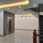 Cho thuê liền kề vinhome hàm nghi,diện tích70m2 ,mt 6m nhà mới đẹp,thang máy,nội thất xịn xò :0978439478