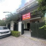 Cho thuê biệt thự tại xuân la, dt 100m2x3 tầng, mt 18m, thông sàn, kd mọi mô hình.