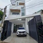 Nhà sân xe hơi 2 lầu gần đại học thủ dầu một bình dương