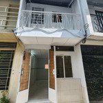 Nhà mặt tiền - lương ngọc quyến - 3x5m - 1pn 1wc - 5 triệu - hằng 0906656852 xem nhà ngay