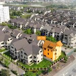 Căn biệt thự 180m2, đường thông thoáng đẹp đã có sẵn sổ đỏ. giá bán 17.250 tỷ bao phí sang tên