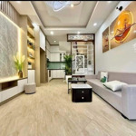Nhà đẹp lô góc 2 thoáng, bát khối, long biên 40m2, 5 tầng, giá 6,3 tỷ có tl, xách vali về ở