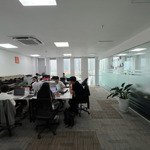 Cho thuê văn phòng trần não. dt: 140m2 - sẵn fitout + nội thất