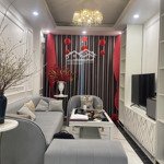 Bán nhà phố chùa láng, full nội thất, 7 tầngthang máy, ôtô tránh, kinh doanh,diện tích61m2 24 tỷ có ra lộc