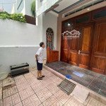 Hạ thêm 200 triệu bán nhanh nhà 3 tầng mặt tiền đường phòng không có cây xanh, nha trang