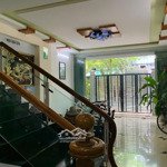 Bán gấp nhà đẹp mặt tiền trung tâm thành phố giá tốt
