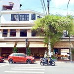 Cho thuê nguyên căn góc 2 mt trường sơn, p2. dt: 15x25m, 1 trệt 2 lầu. kinh doanh tự do. giá 100tr