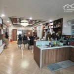 Chính chủ bán căn 133m2. tầng trung, căn góc, full nội thất. cửa tn ban công đb full nội thất